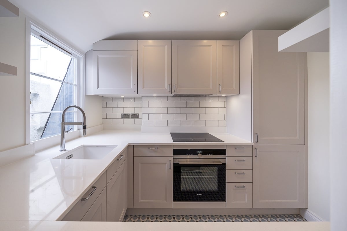 Flat Gloucester Terrace in City of Westminster