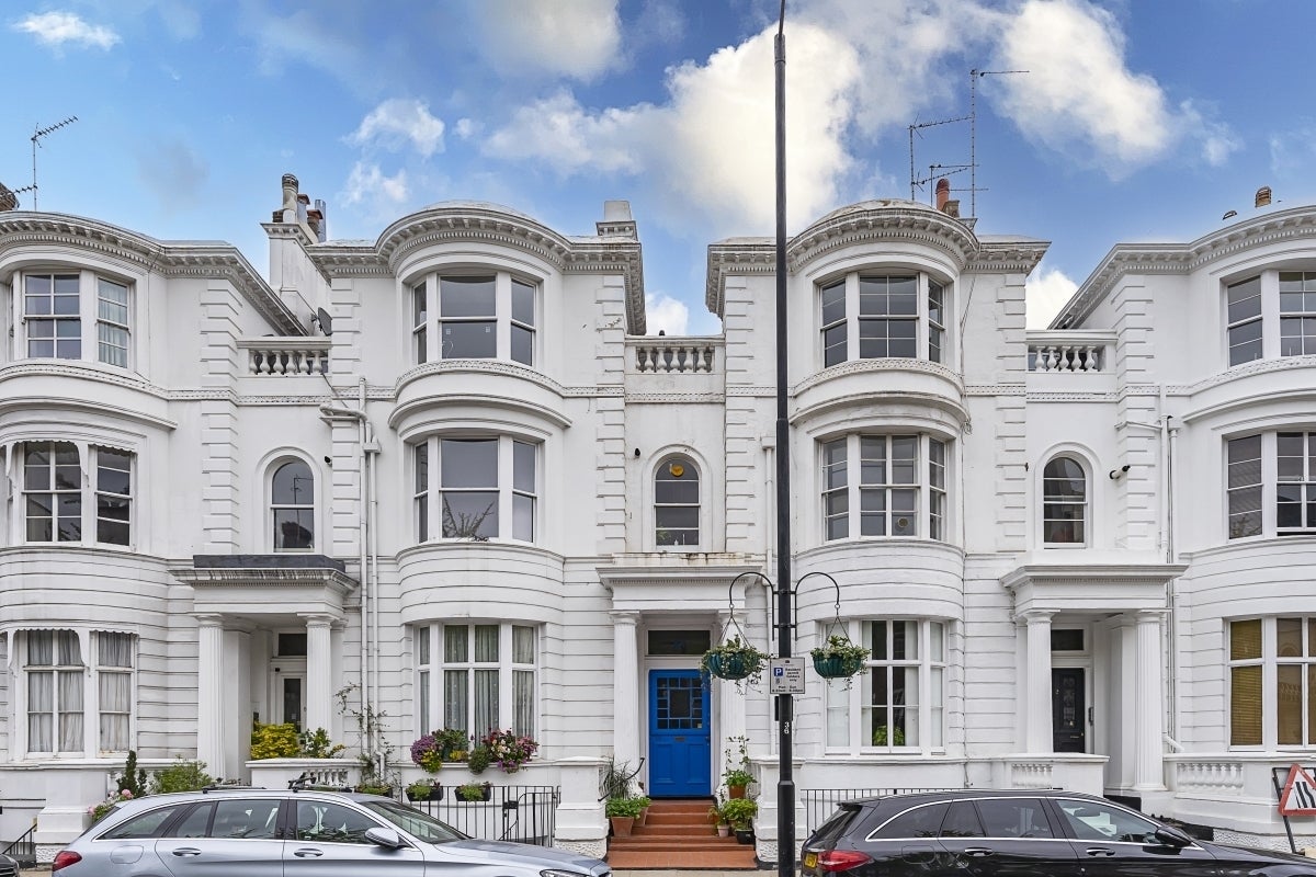 Flat Gloucester Terrace in City of Westminster