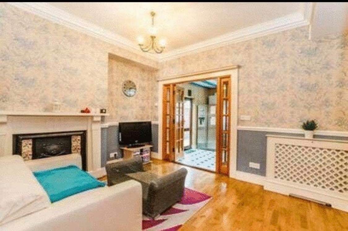 Room Montpelier Gardens in Greater London