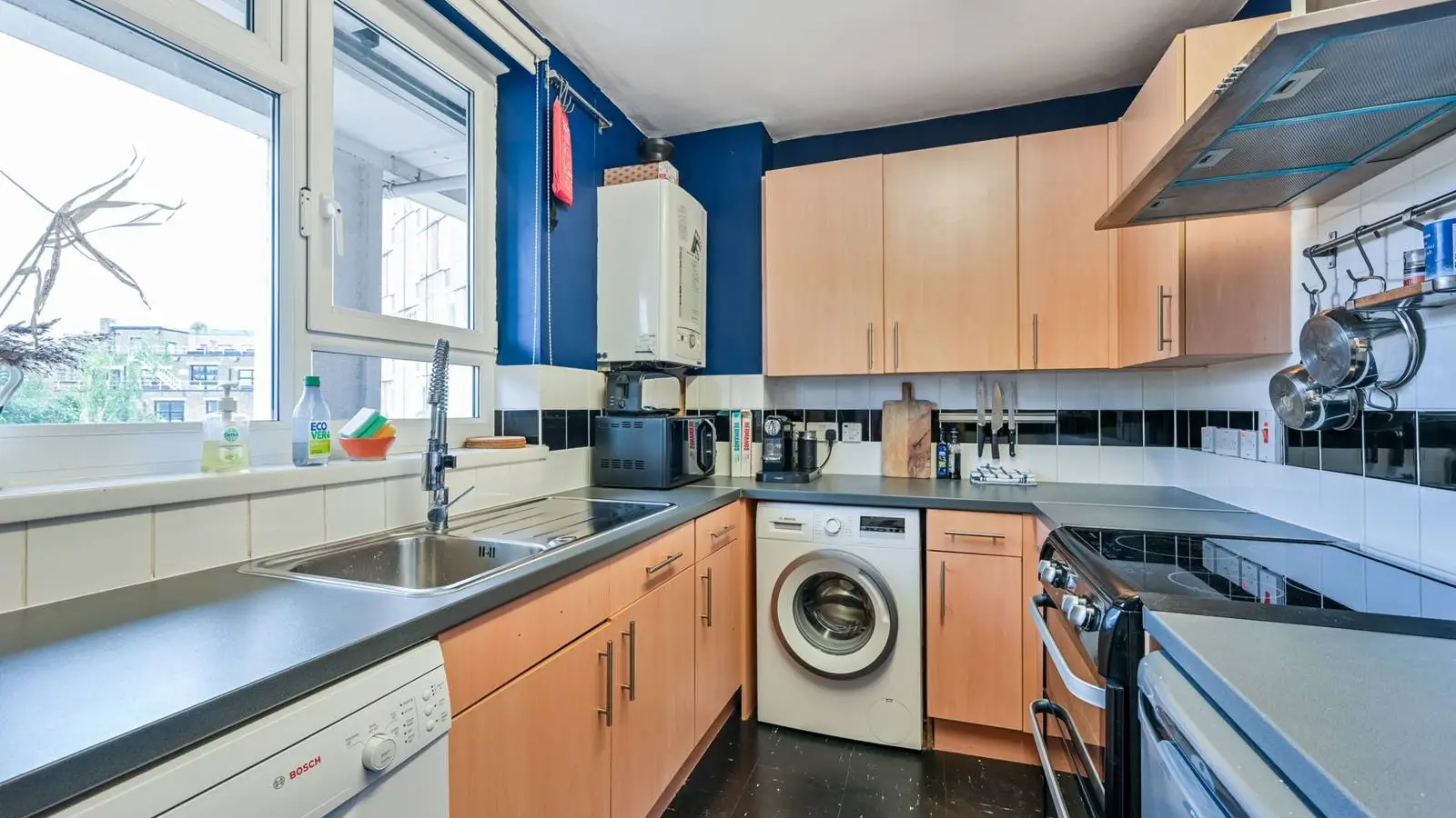 Flat Hackney Road in Greater London