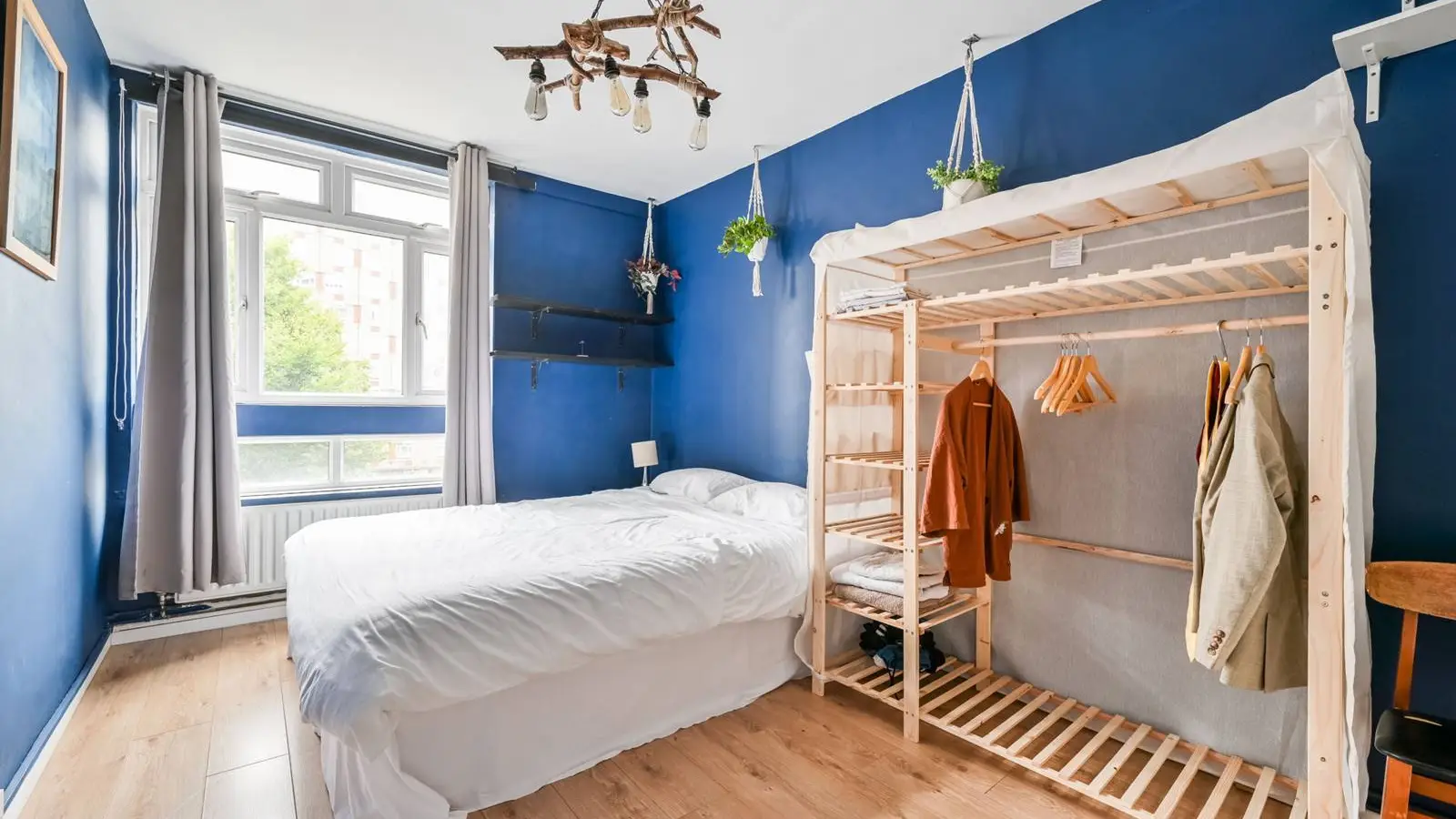 Flat Hackney Road in Greater London