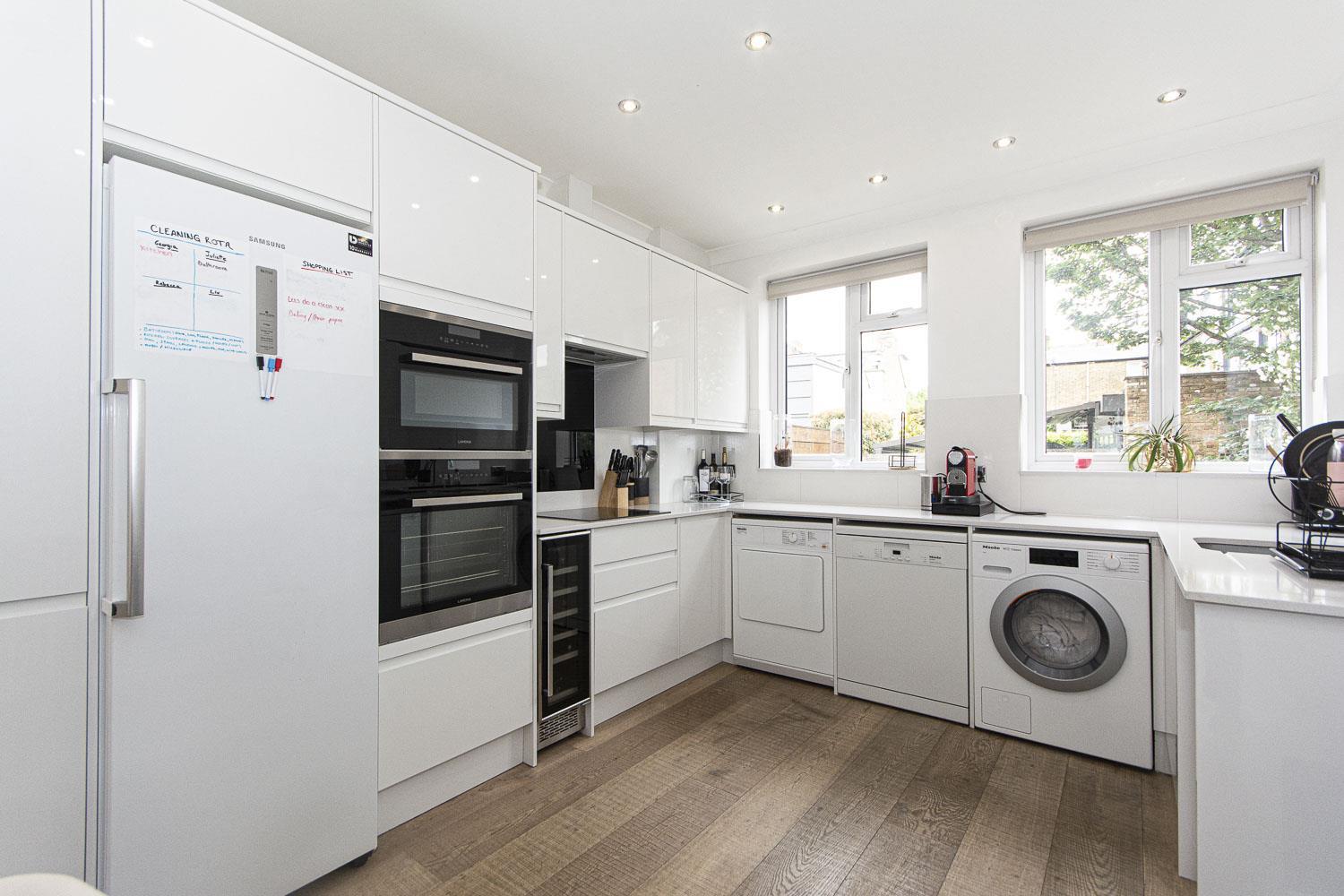 Flat Northcote Road in Greater London