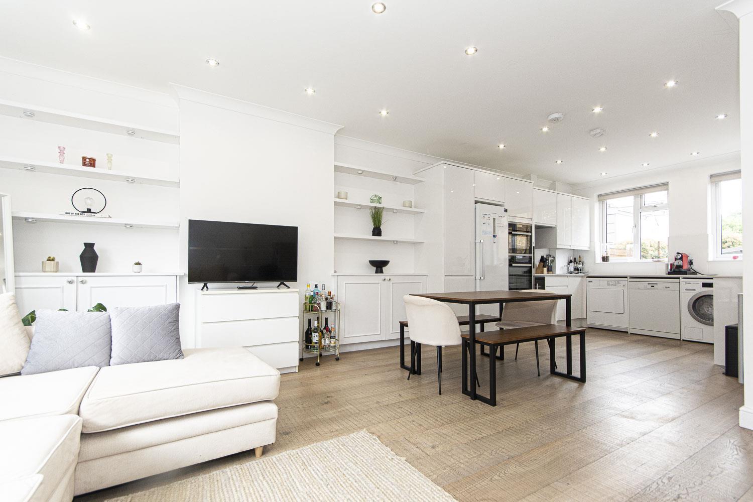 Flat Northcote Road in Greater London