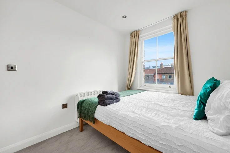 Flat Hanbury Street in Greater London