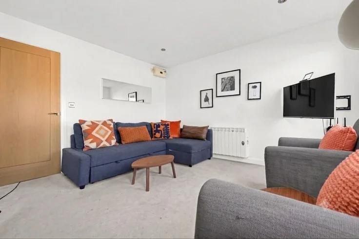 Flat Hanbury Street in Greater London