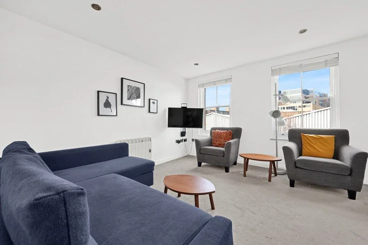 Flat Hanbury Street in Greater London