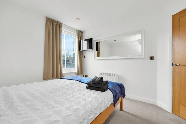Flat Hanbury Street in Greater London