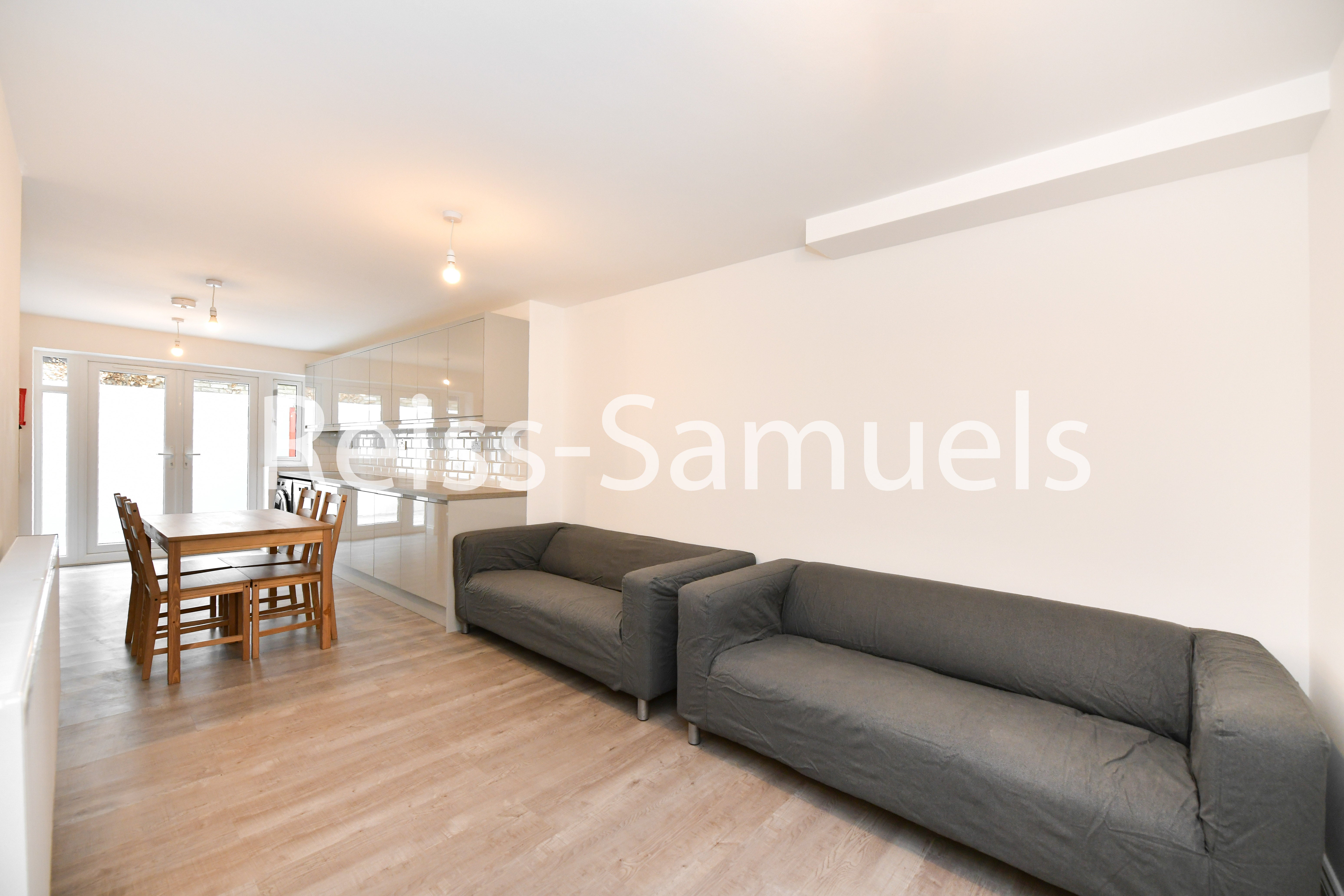 Flat Lockesfield Place in Greater London