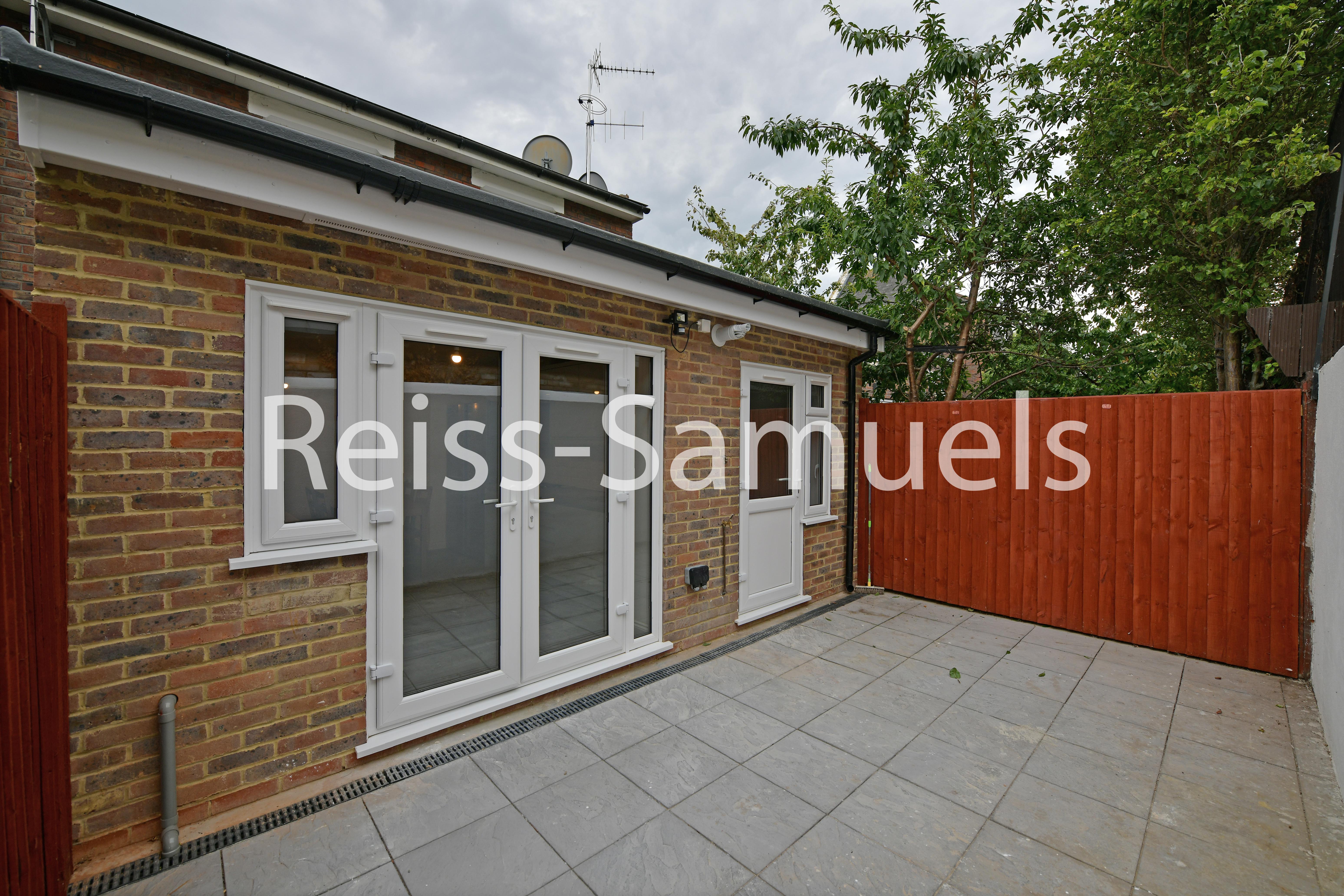 Flat Lockesfield Place in Greater London