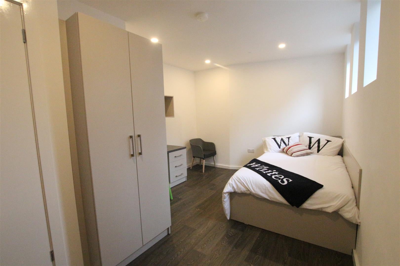 Room Dychurch Lane in Northampton