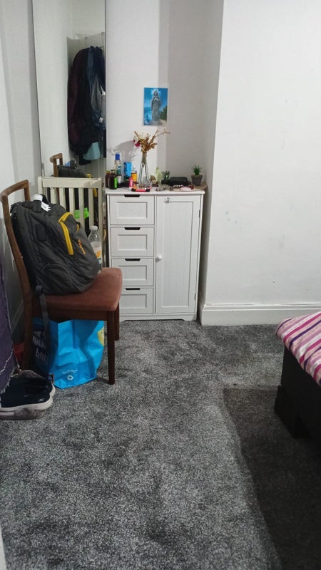Room Farrington Road in Birmingham