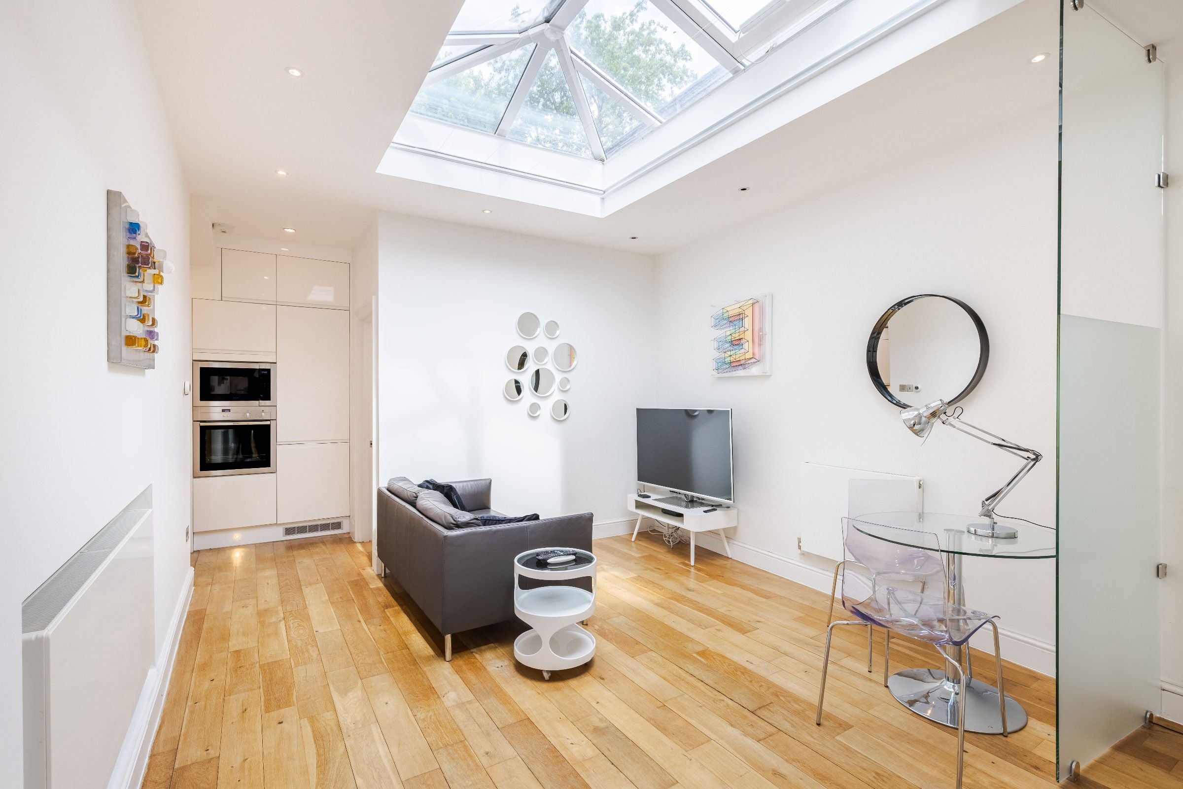 Flat Ongar Road in Greater London