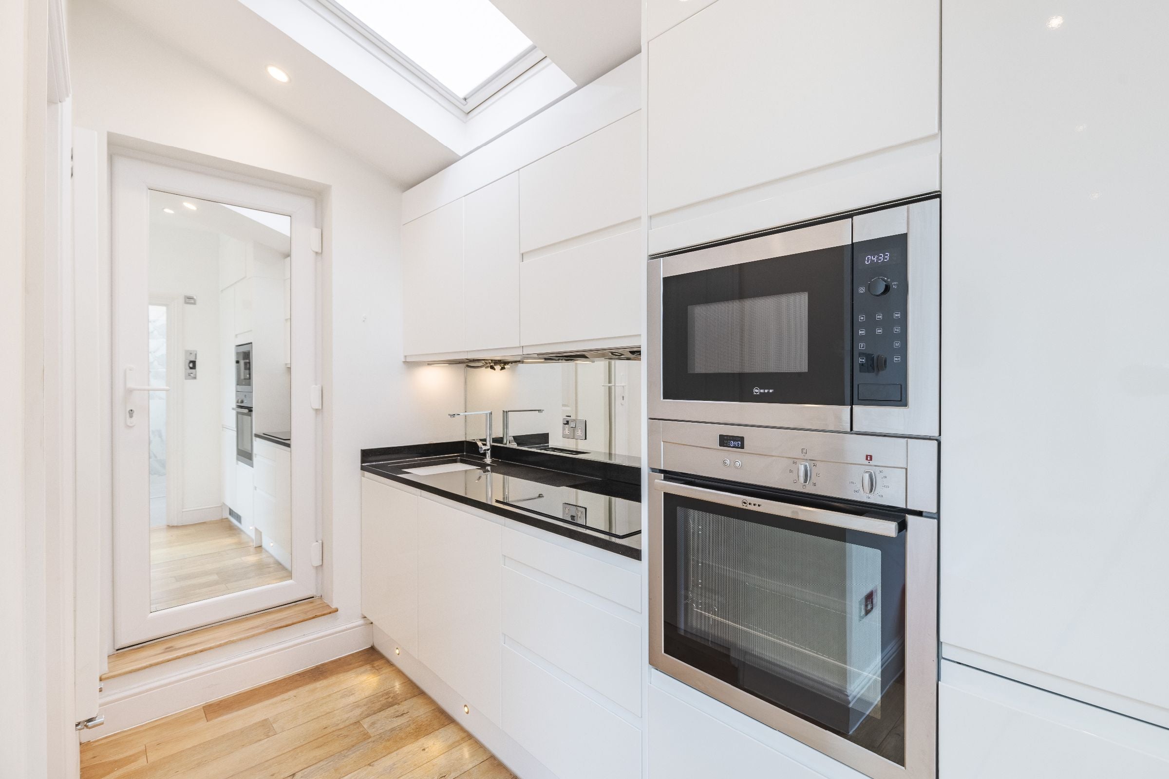 Flat Ongar Road in Greater London