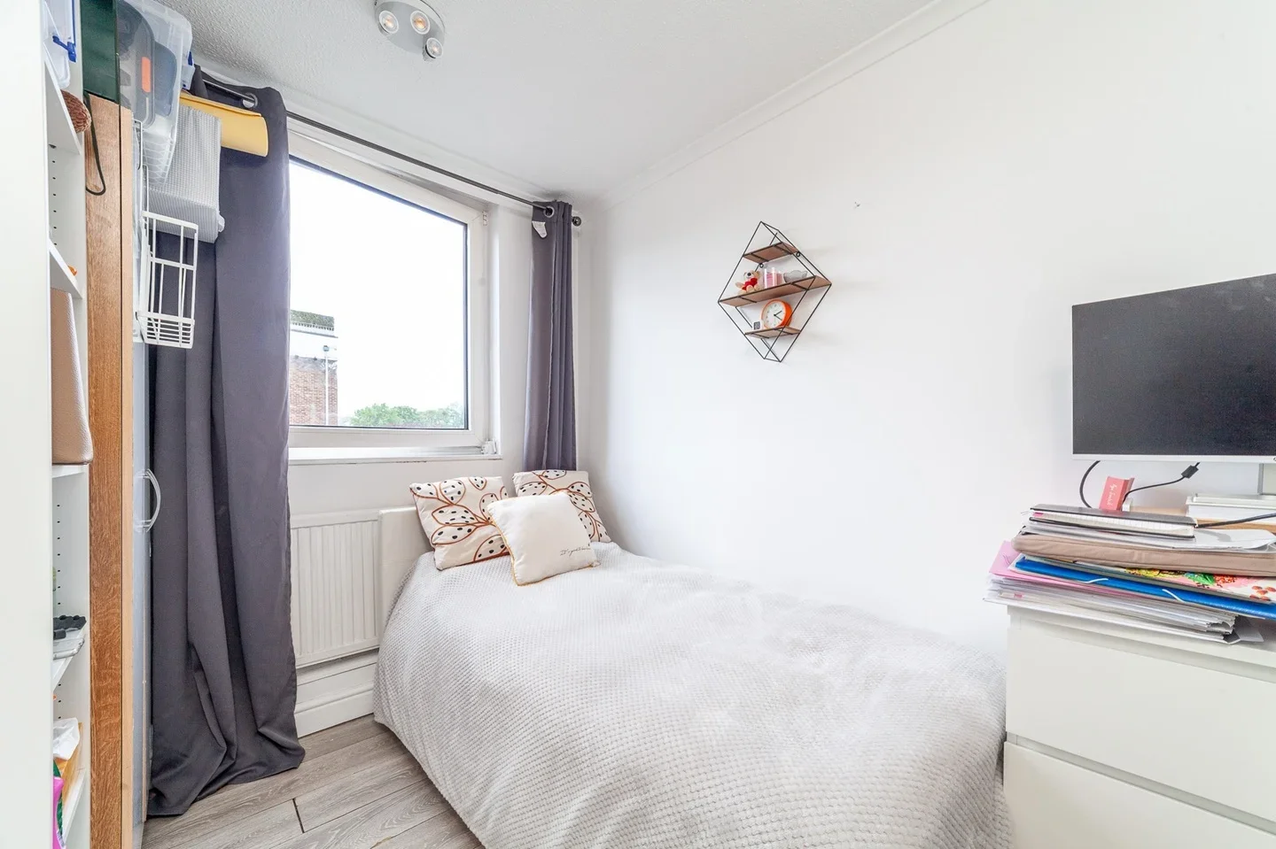 Room Evenwood Close in Greater London
