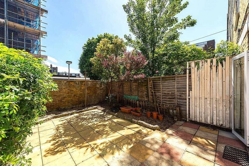 Room Alderney Road in Greater London