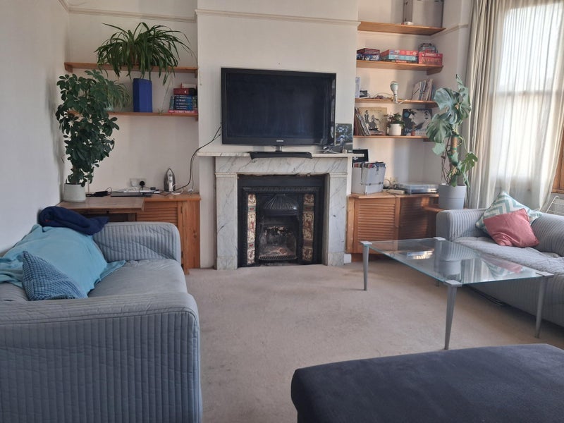 Room Ethelden Road in Greater London