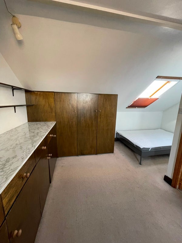 Room Ethelden Road in Greater London