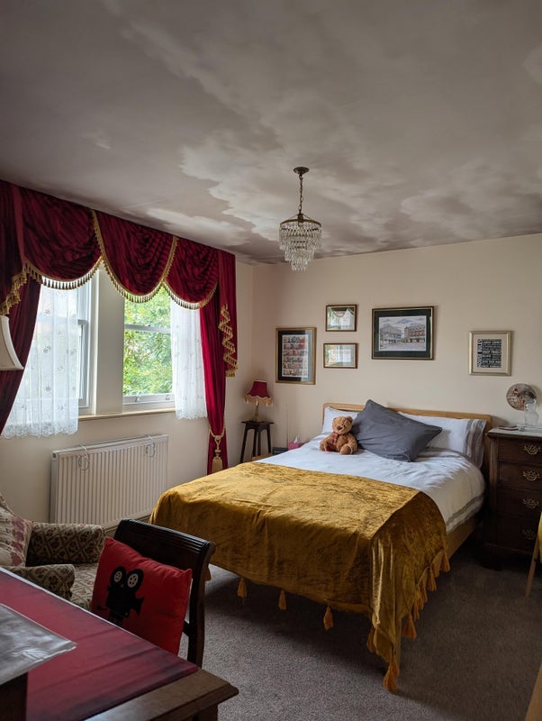 Room Oak Hill Road in Sheffield