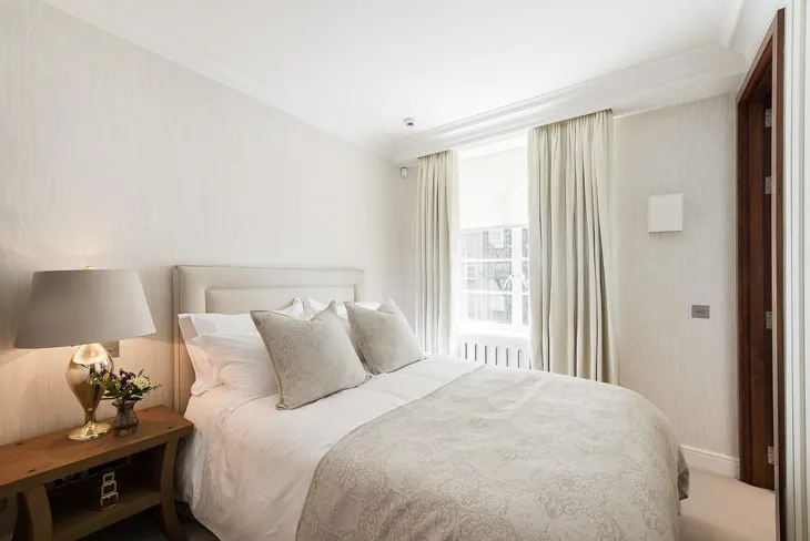 Flat Lowndes Square in Greater London