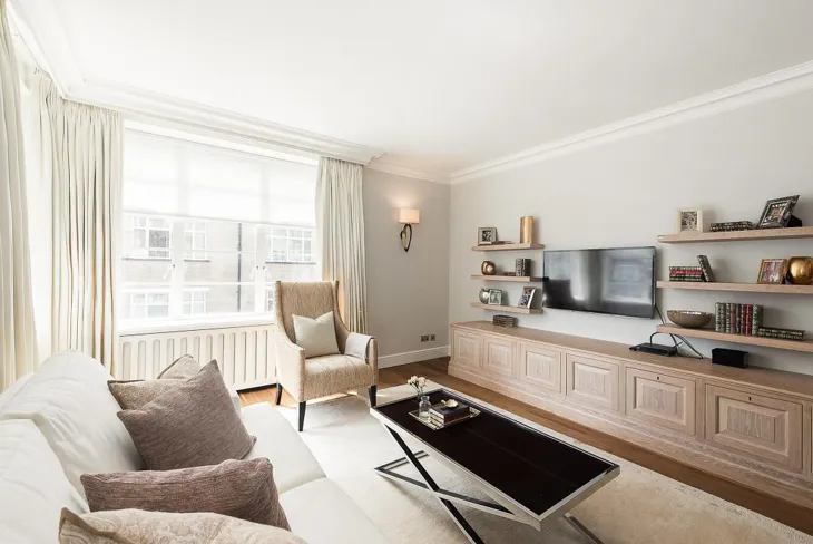 Flat Lowndes Square in Greater London