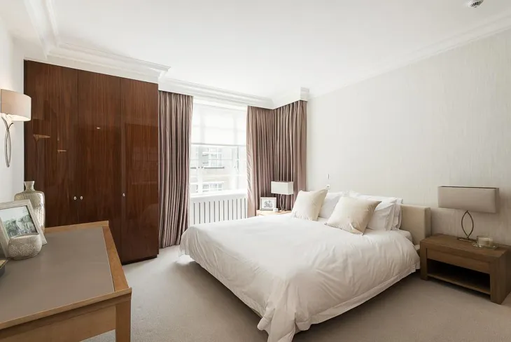 Flat Lowndes Square in Greater London