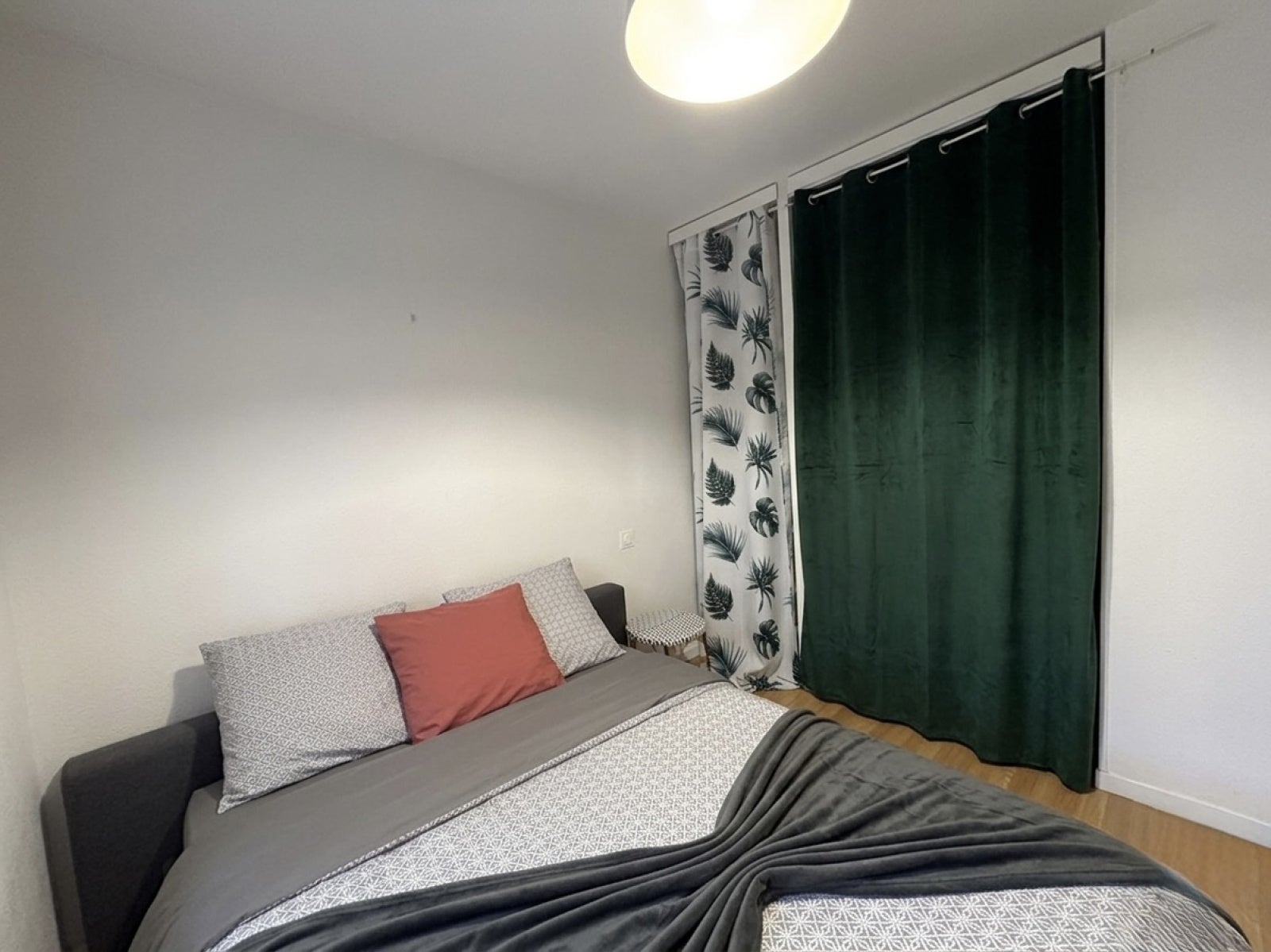 Flat Place des Carmes in Toulouse