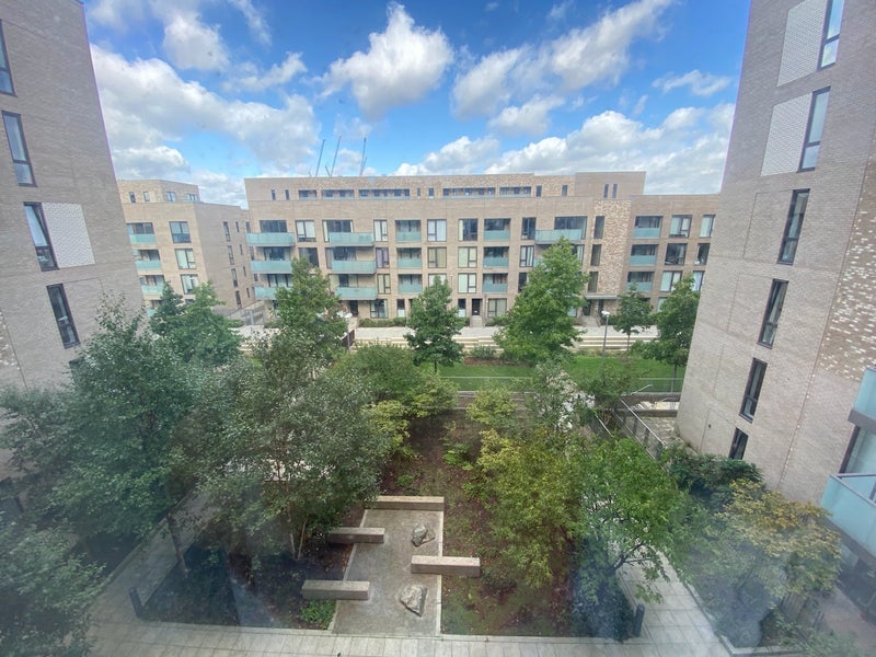Flat Deauville Close in Greater London