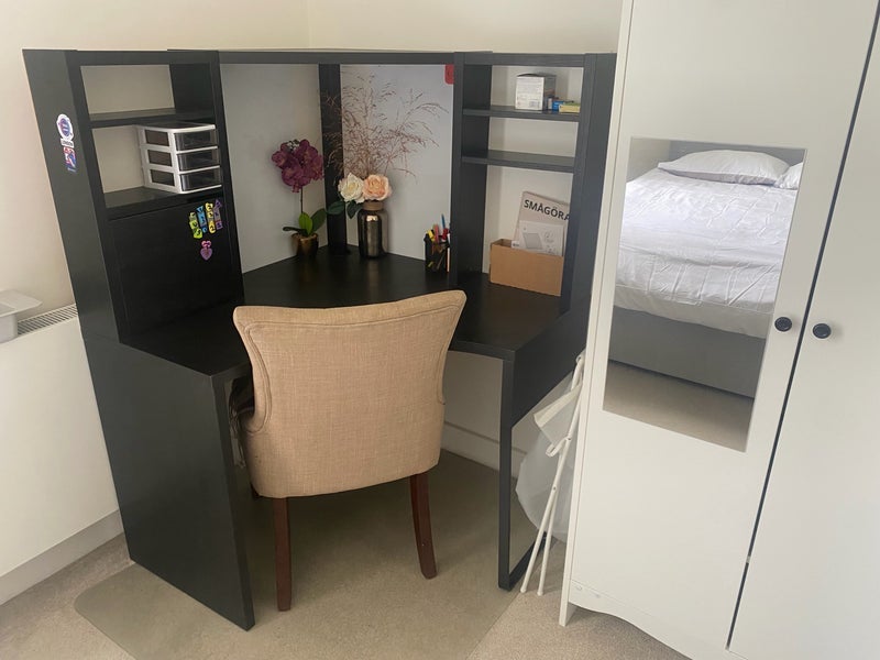 Flat Deauville Close in Greater London