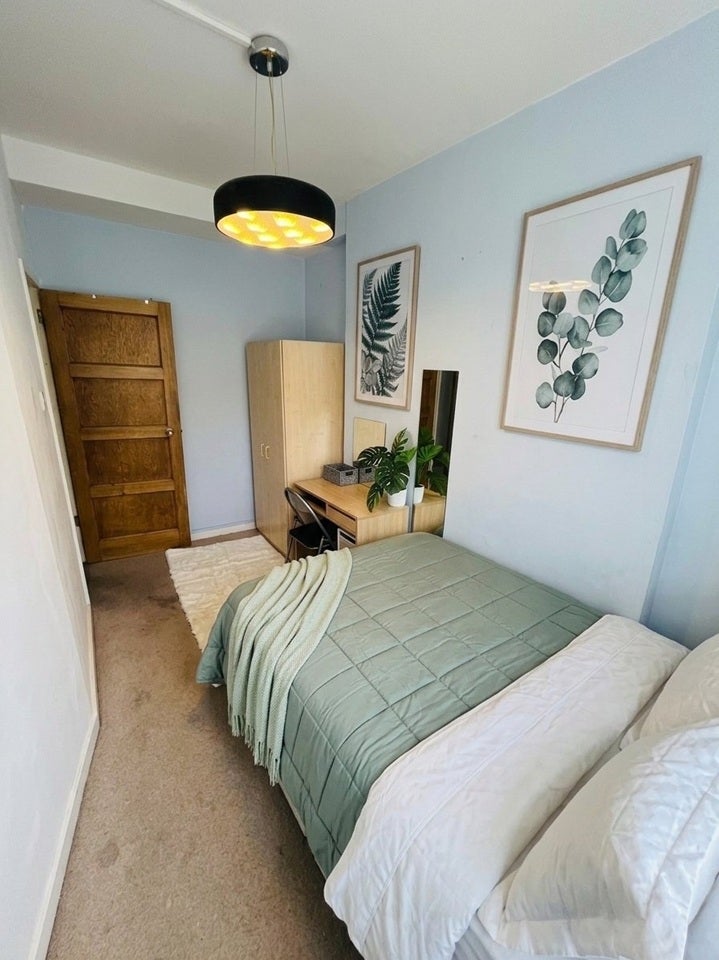 Room Wiltshire Close in Greater London