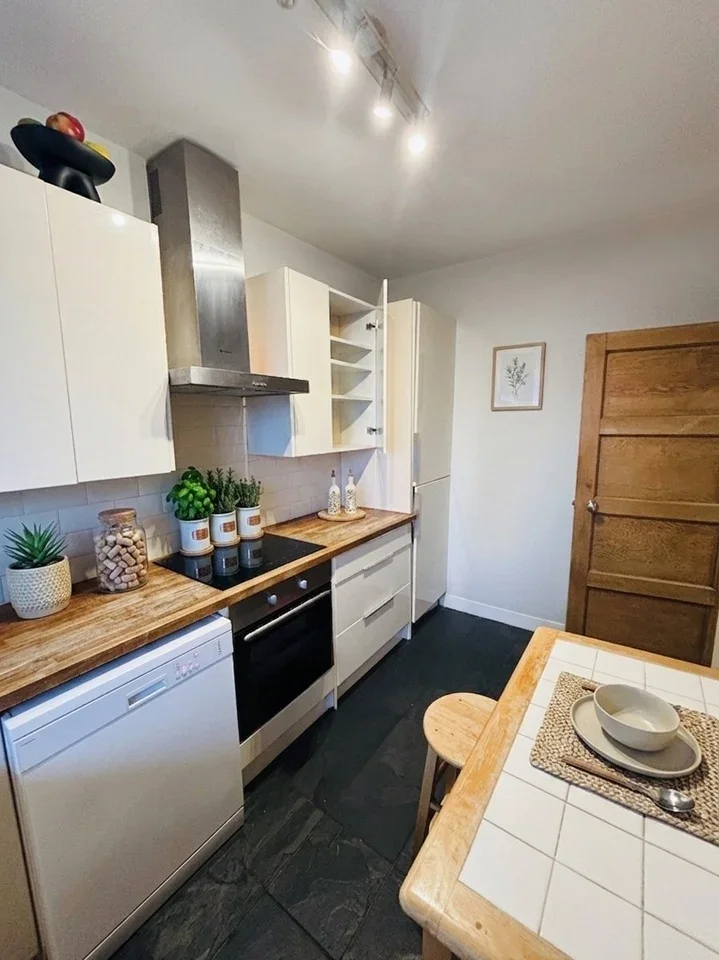 Room Wiltshire Close in Greater London
