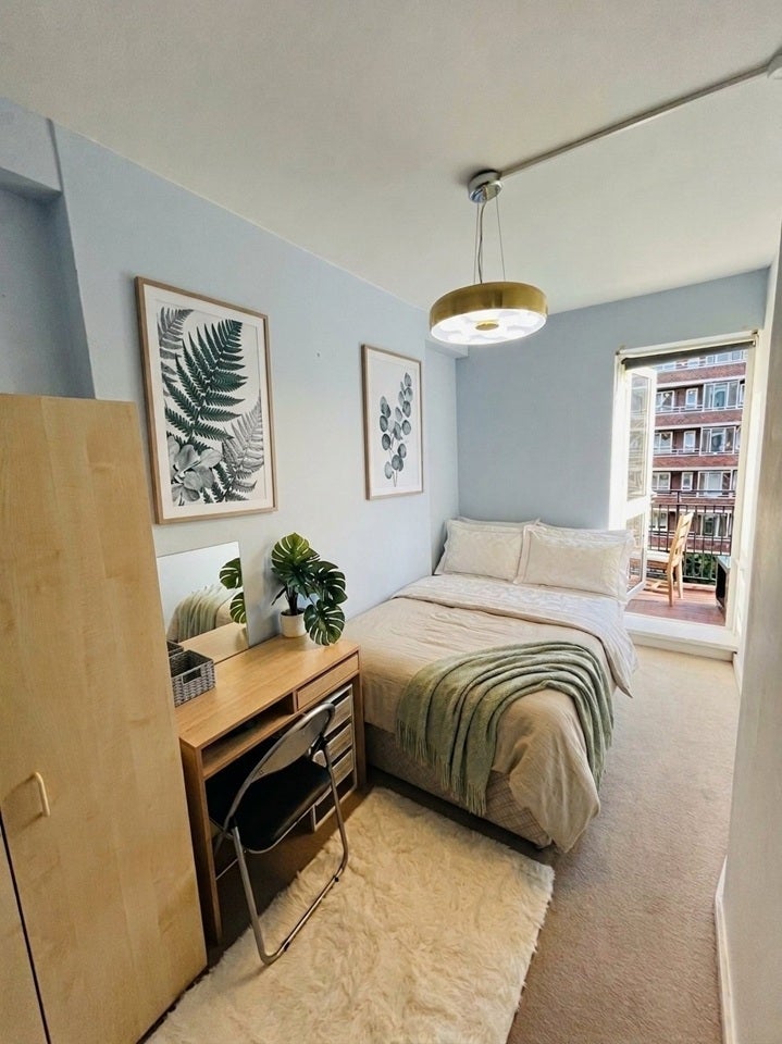 Room Wiltshire Close in Greater London