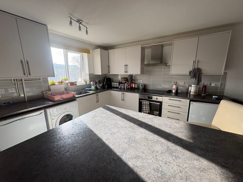 Room Tenacre Close in Chichester