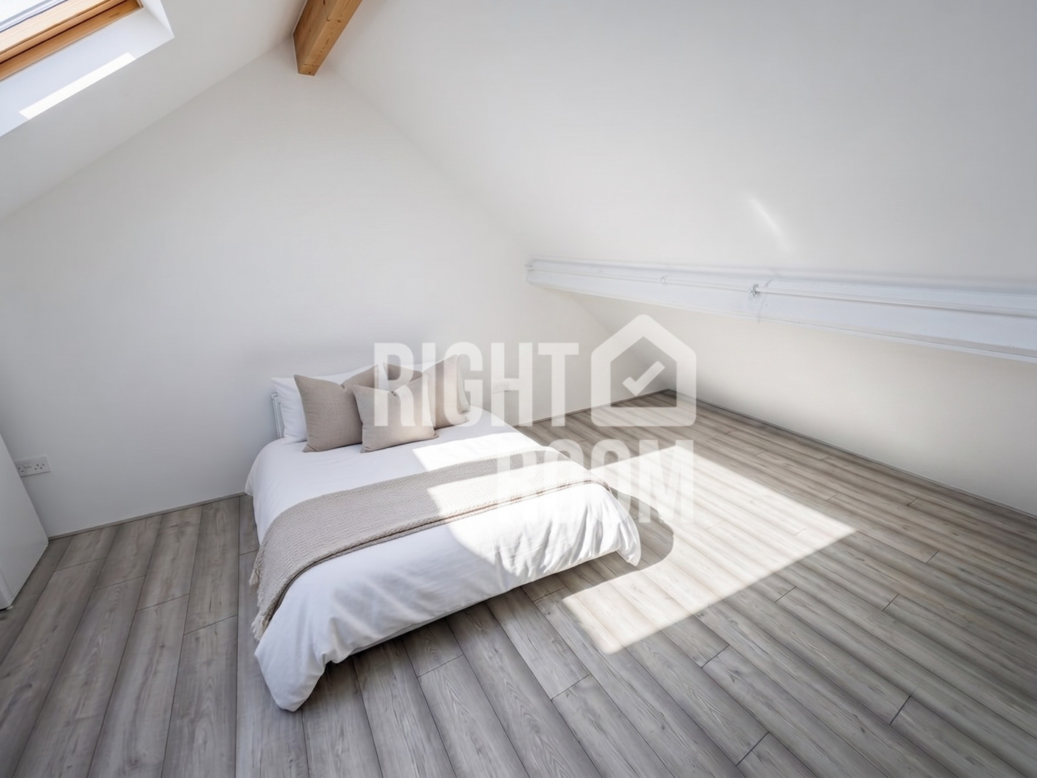 Room Rosslyn Crescent in Greater London