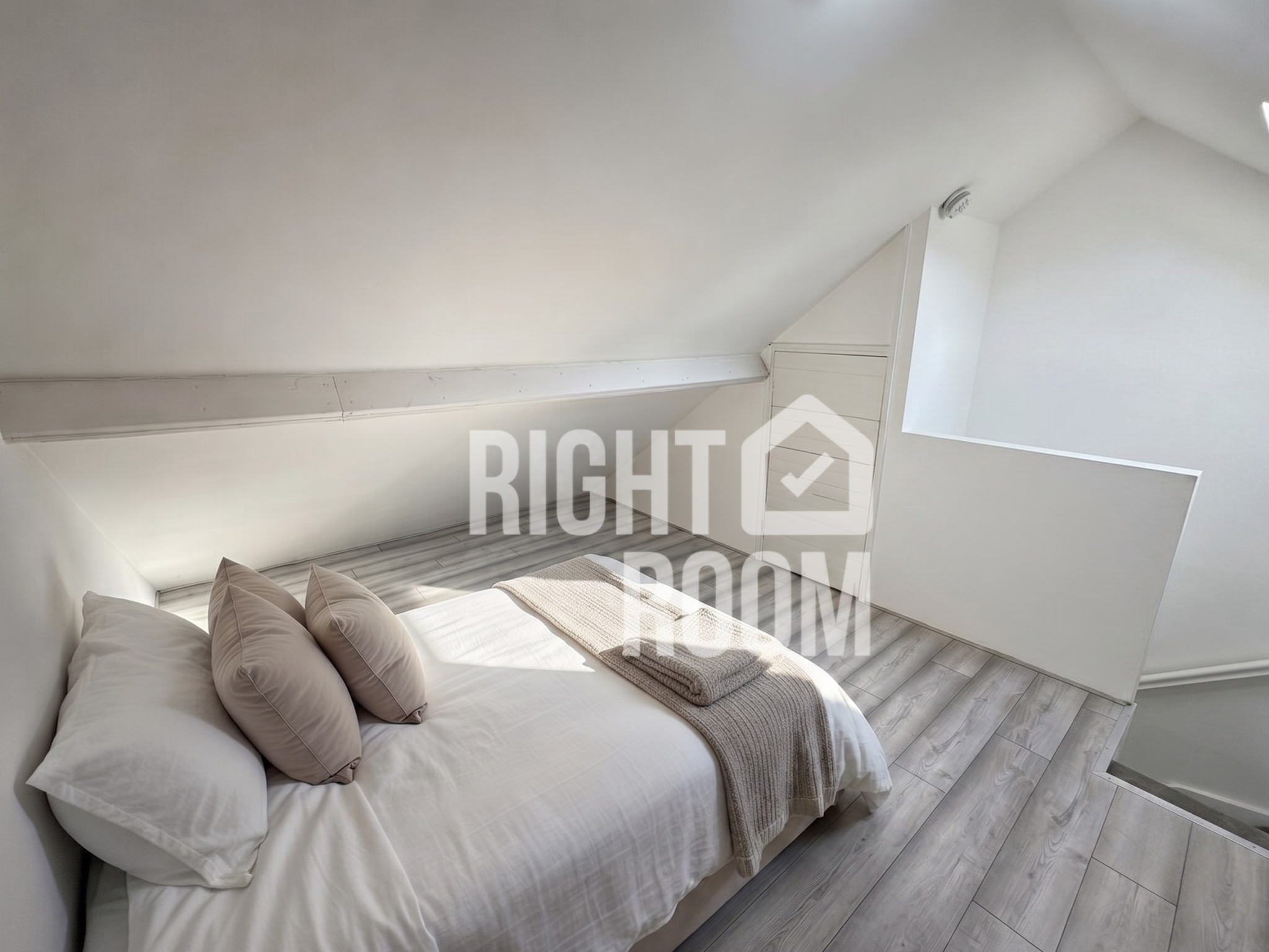 Room Rosslyn Crescent in Greater London
