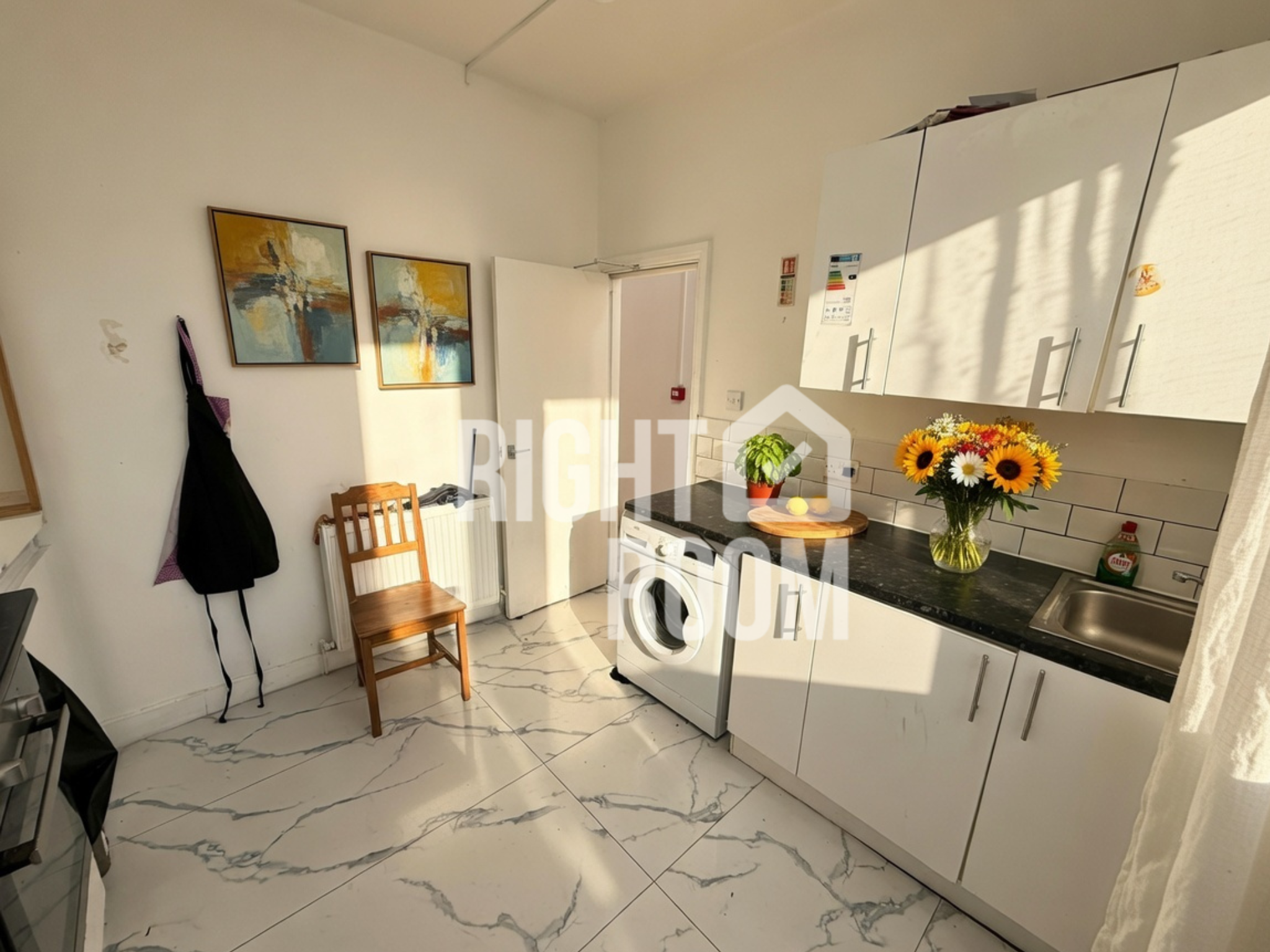 Flat Rosslyn Crescent in Greater London