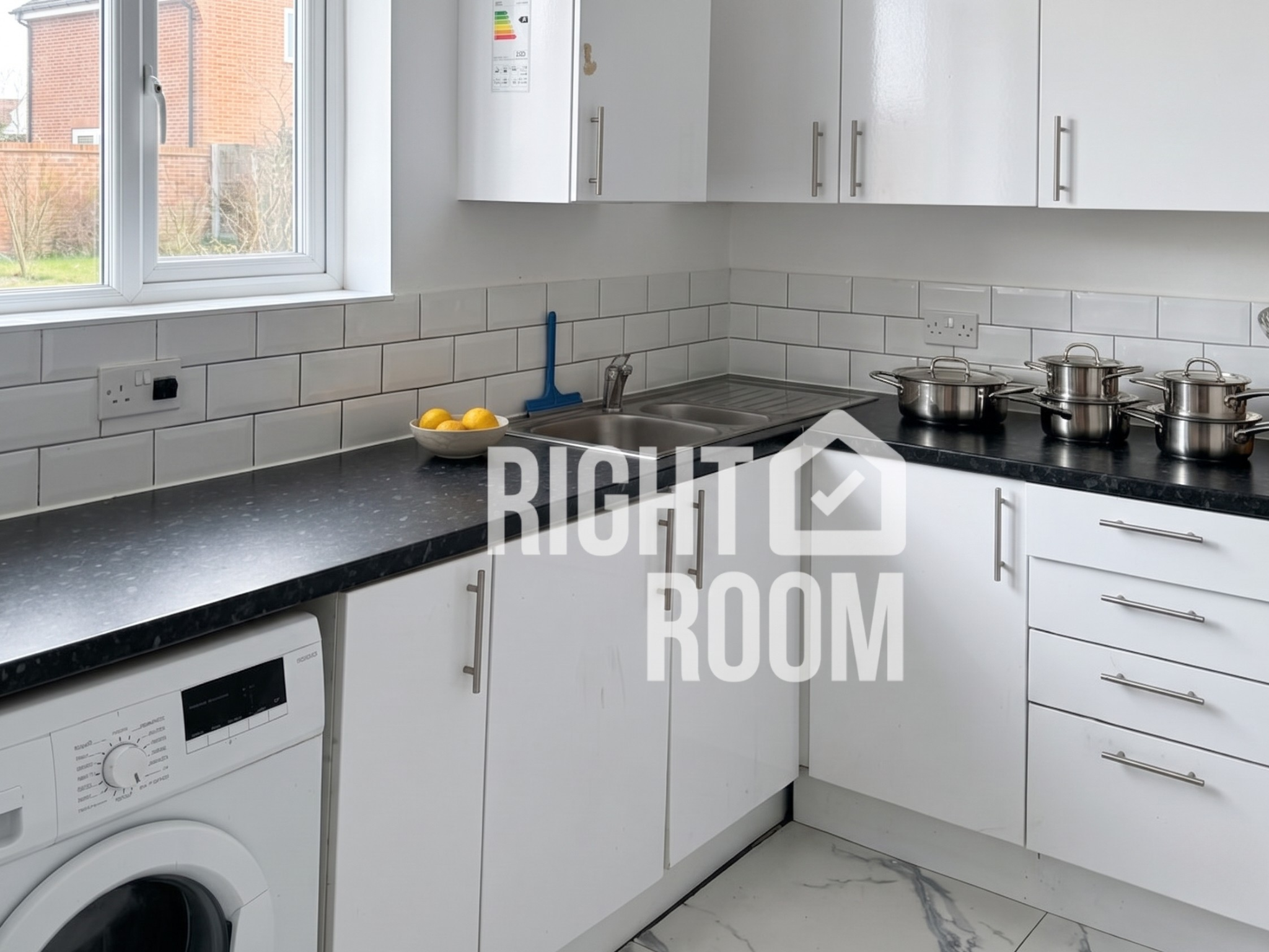 Room Rosslyn Crescent in Greater London