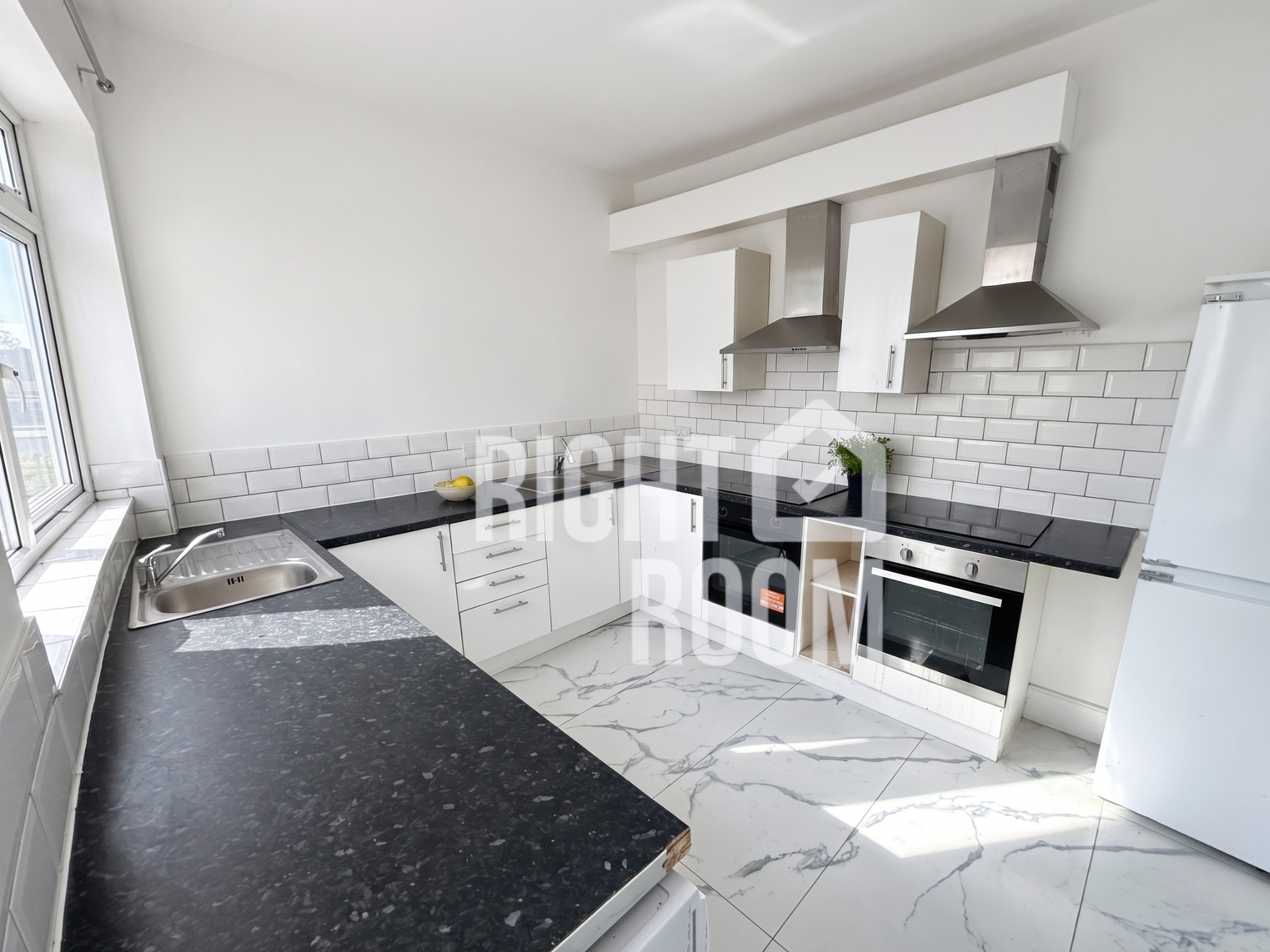 Room Rosslyn Crescent in Greater London