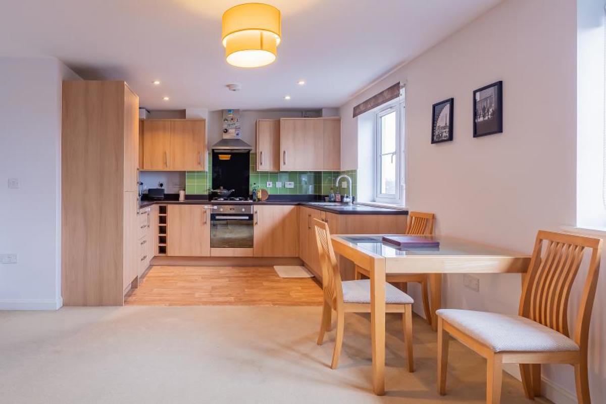 Flat Valerian Close in Bristol