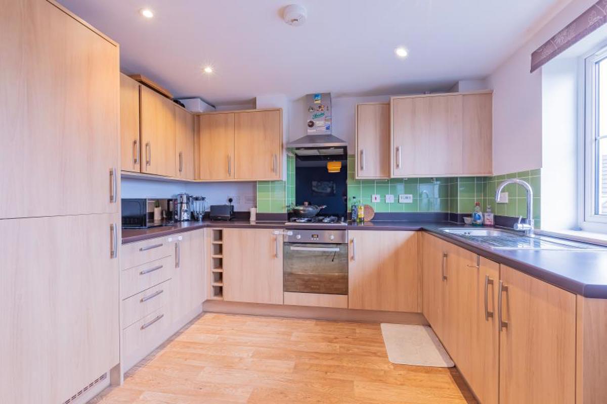 Flat Valerian Close in Bristol