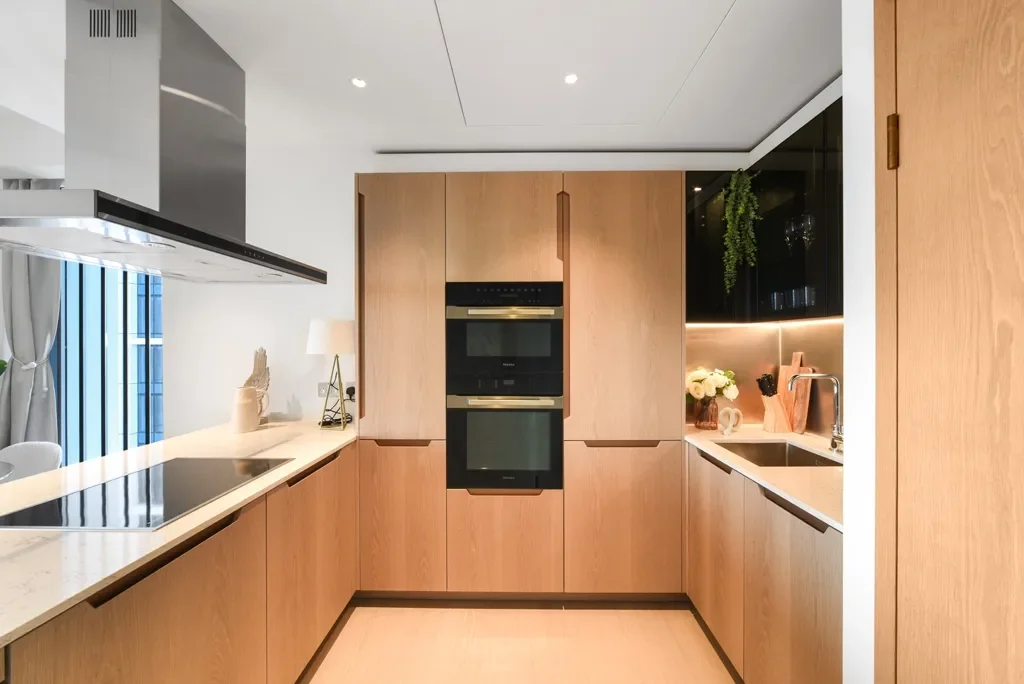 Flat Nine Elms Lane in Greater London