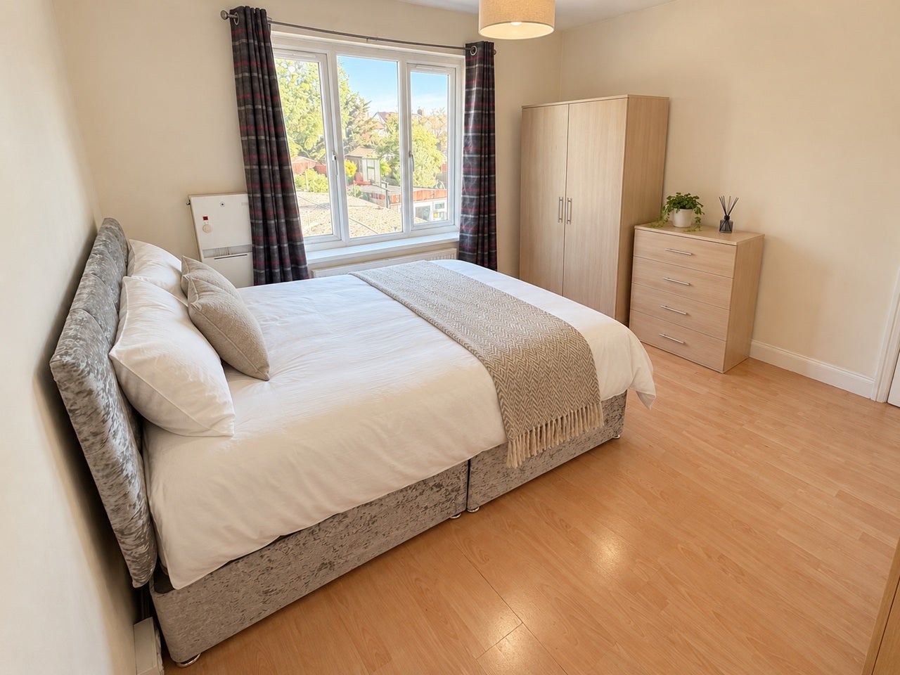 Flat Almorah Road in Greater London