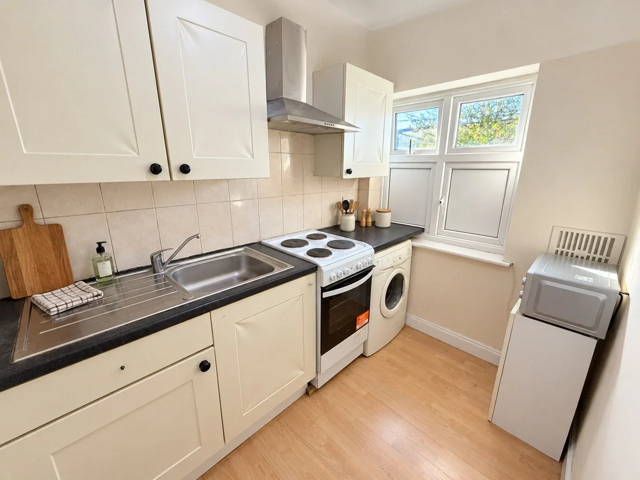 Flat Almorah Road in Greater London