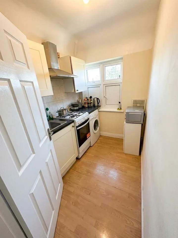 Flat Almorah Road in Greater London