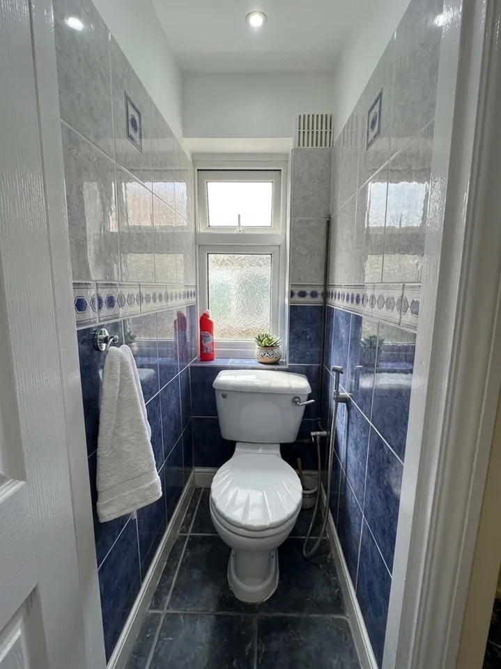 Flat Almorah Road in Greater London