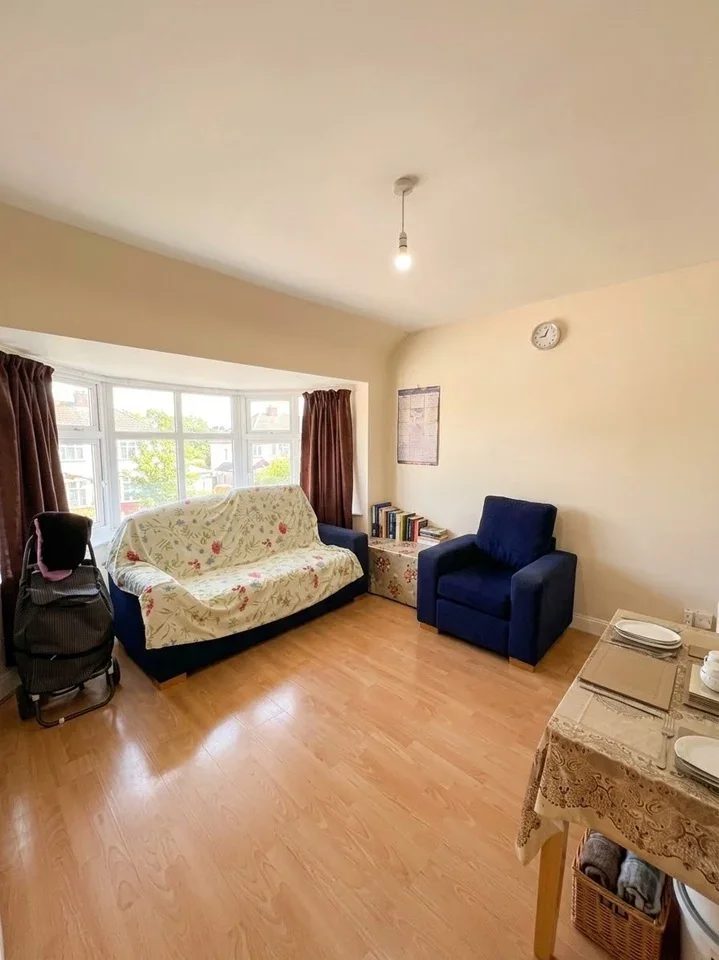 Flat Almorah Road in Greater London