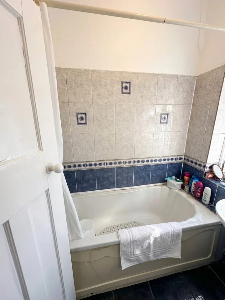 Flat Almorah Road in Greater London