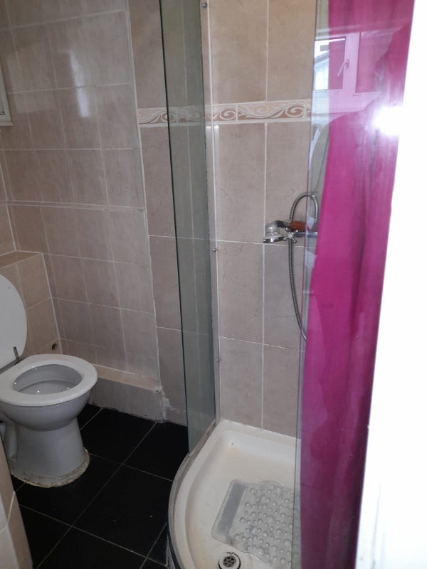 Room Sedgwick Road in Greater London
