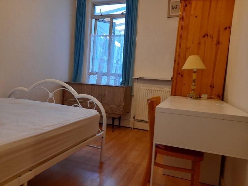 Room Sedgwick Road in Greater London