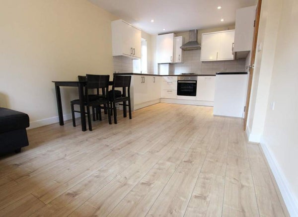 Flat Westfield Lane in London