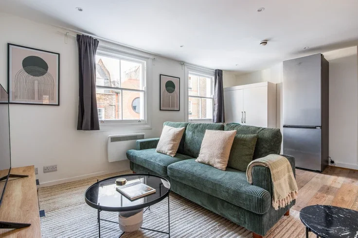 Flat Tottenham Street in Greater London